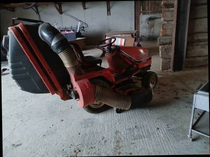 Bild 2:Rasentraktor Kubota G1900-4WS