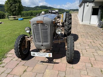 Oldtimer Traktor Ferguson FE35