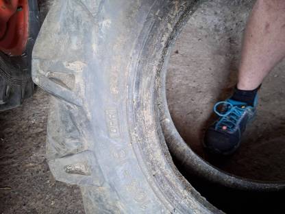 Bild 2:Traktorreifen