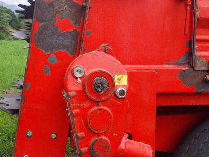 Bild 7:Pöttinger Miststreuer 6001