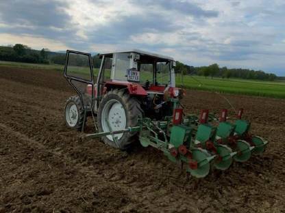 Bild 3:Feldherr Maissetzgerät