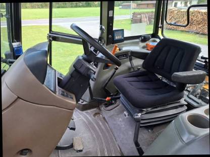 Bild 4:New Holland DL 60 Traktor