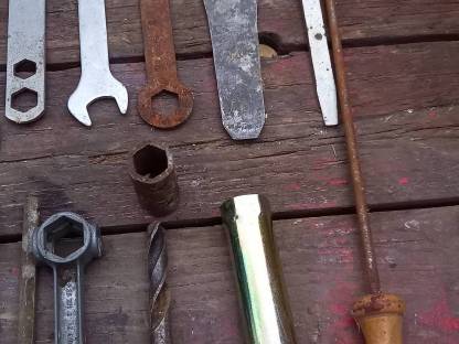 Bild 4:Blechschlüssel und defektes Werkzeug