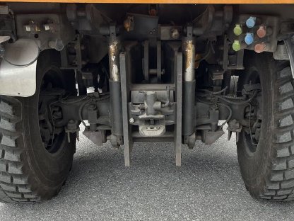 Bild 2:Kommunalfahrzeug JCB Fastrac 2140