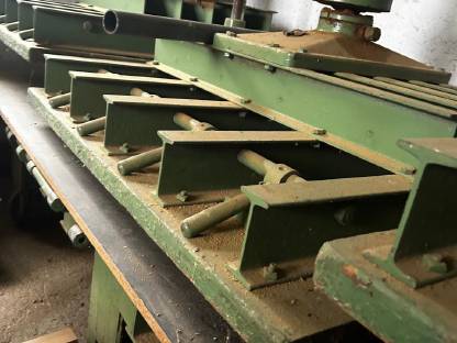 Bild 3:Furnierpresse