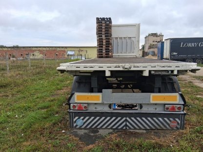 Bild 3:Kögel Anhänger mit Krone Plateau WAB, idealer Ballenanhänger