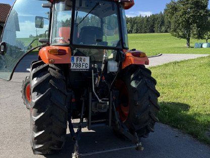 Bild 3:Traktor Kubota 6040