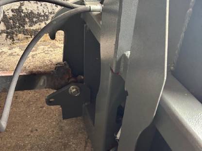 Bild 3:Hydraulische Front-/Hecklade Kippschaufel