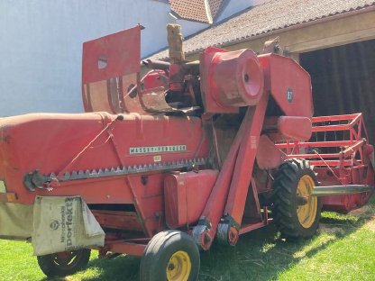 Bild 6:Massey Ferguson MF 87 Mähdrescher