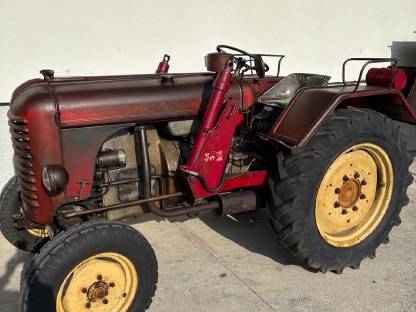 Steyr N182A mit Frontlader und Mähbalken