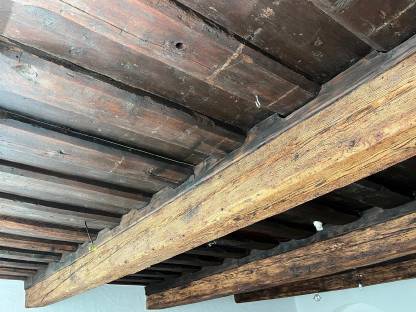 Holzdecke aus dem 15. Jahrhundert, 6,5x5m (ca. 35m²)