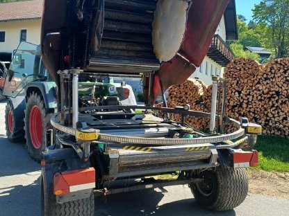 Bild 2:Kuhn i-Bio Presswickelkombination