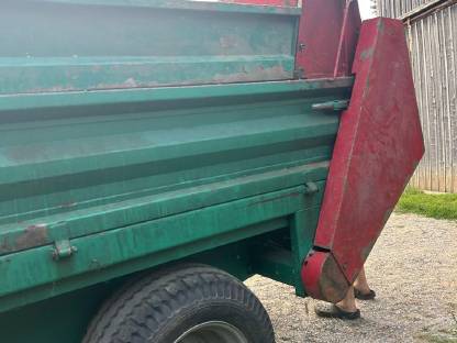 Bild 5:Kirchner Miststreuer