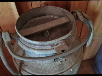 Bild 3:Alte Milchkannen