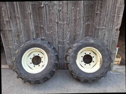 Kompletträder, Räder, Reifen 360/70 R20 BKT Agrimax