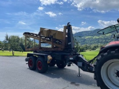 Bild 5:Hakenliftanhänger für 4 m Container