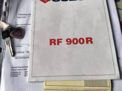 Suzuki RF900R Motorrad