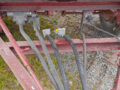 Bild 3:Brantner 2-Achs 3-Seiten-Kipper 8 t