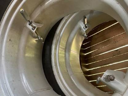 Bild 3:Zwillingsreifen 340/85R38