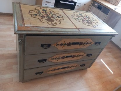 Antiker Schubladenkasten, bemalt