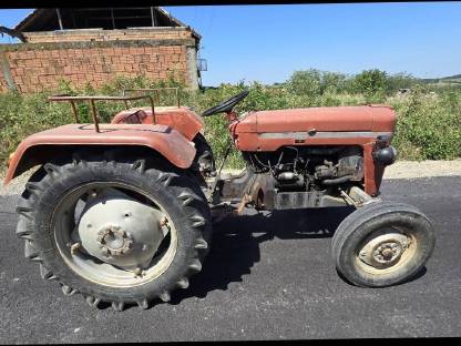 Bild 6:Massey Ferguson 42 PS Traktor