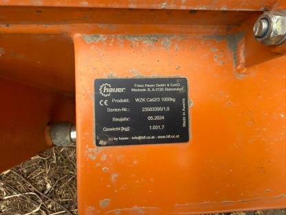 Bild 4:Hauer Werkzeugkiste mit integr. Frontgewicht