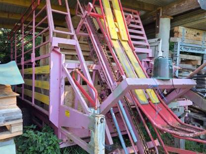 Bild 4:Ballensammelwagen