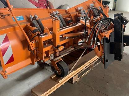 Bild 2:Schneepflug Hauer SRS-2L-2800