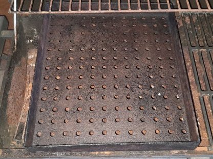 Bild 7:Holzkohlegrill mit Kastaniengrillpfanne Jamestown