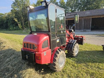 Bild 4:Neuwertiger Hoflader KIMA 08