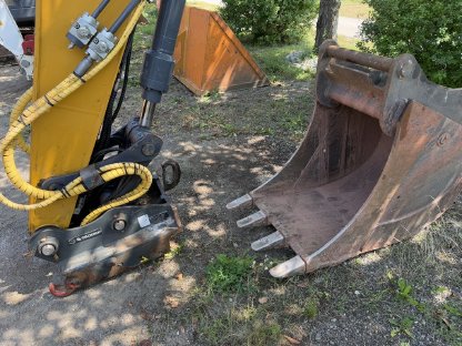 Bild 4:Oil Quick OQ70/55 mit Böschungslöffel und Tieflöffel