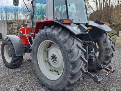 Bild 2:MF 3095, Bj. 1990, ca. 8.700 Bstd.