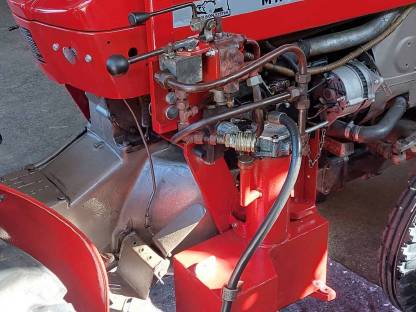 Bild 3:MF 130 Weinbergschlepper Schmalspur