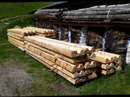 Bild 2:Holzrinnen für Forstwege