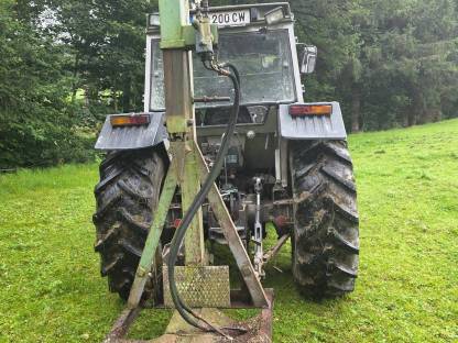 Bild 2:Holzspalter für Traktor
