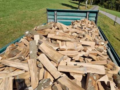 Bild 2:Lohnschneiden Brennholz