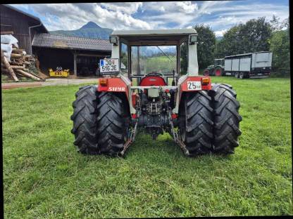 Bild 3:Steyr 8055 mit Hauer Frontladerkonsole