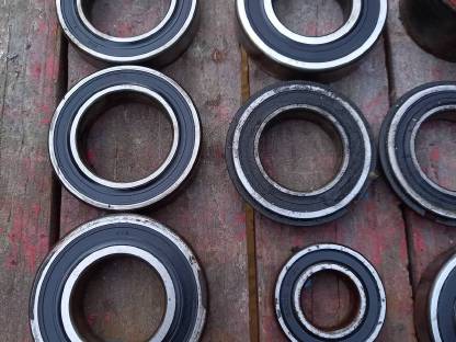 Bild 2:Alte defekte Lager für Metallkunst