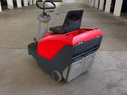 Hako Jonas 800E 24 V Kehr- und Saugmaschine