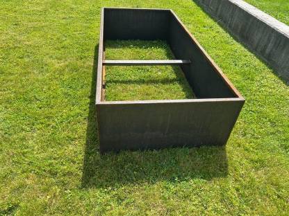 Bild 2:Hochbeet/Kräuterbeet