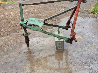 Bild 2:Erdbohrer für Traktor