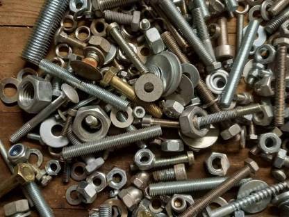 Bild 2:Schrauben, Muttern, Scheiben