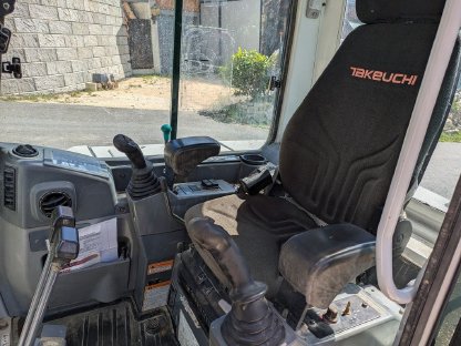 Bild 7:Takeuchi TB 250, inkl. Powertilt + 3x Löffel