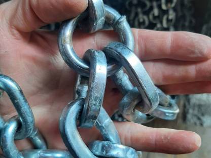 Bild 2:540/65-R24 Netzkette, Schneekette, Forstkette