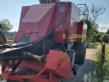 Bild 2:Quaderballenpresse New Holland D1010