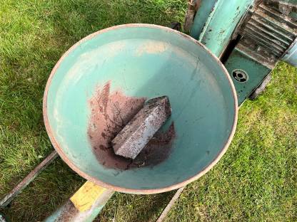 Bild 3:Neuero Körnergebläse mit ca. 15 m Rohren