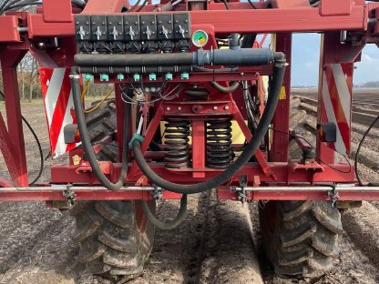 Bild 3:Hardi Feldspritze CM 2 – 27 m Gestänge