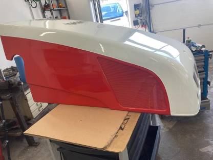 Bild 3:Motorhaube 9094 9086 Sisu