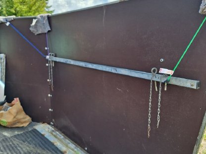 Bild 2:Pferdeanhänger