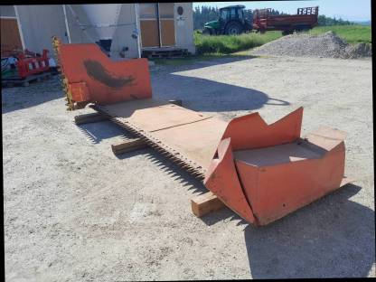 Bild 3:Rapsschneidwerk für Deutz-Fahr Mähdrescher